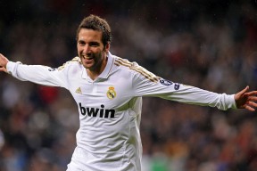 九游娱乐网页版-采用新技术提升篮球场地设施水平，新型篮球场